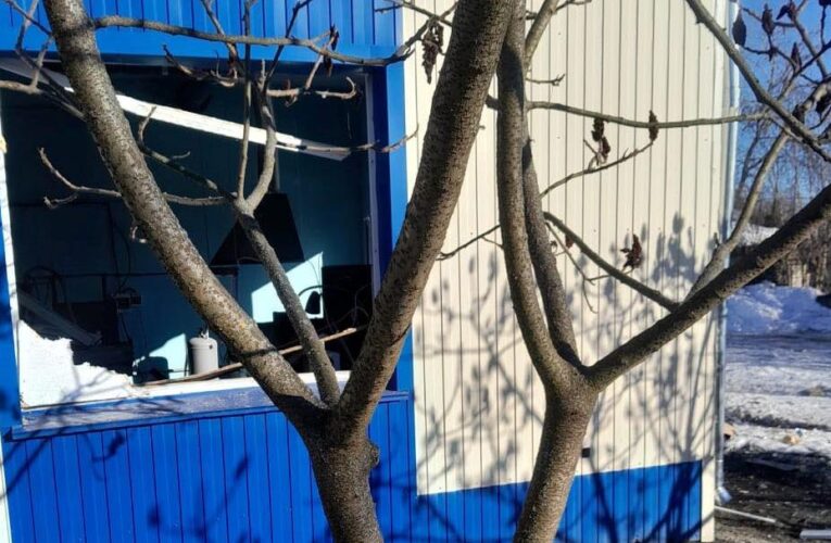 Росіяни вдарили по підприємству в Глухові: є жертва та поранені