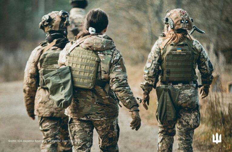 Сирський назвав кількість жінок у ЗСУ