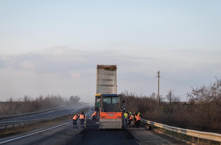 Стало відомо, коли в Україні завершать ремонт доріг