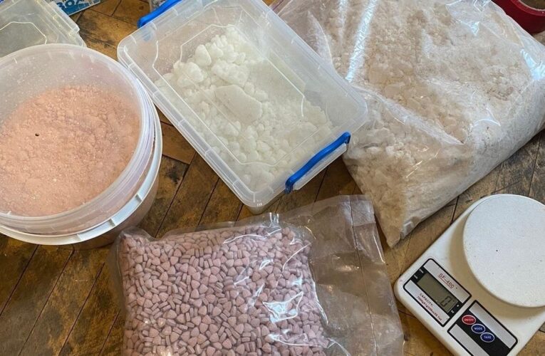 “Товар” ховали у продуктах і вазонах: поліція викрила наркоугруповання