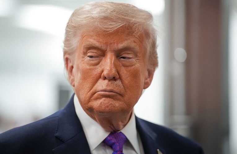 Трамп погрожує скерувати агентів ICE до аеропортів