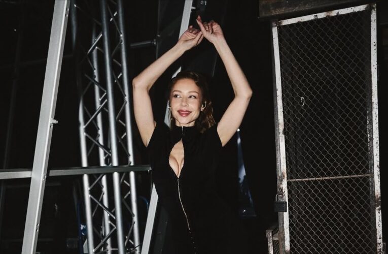 У Кароль під час концерту розстебнулася сукня