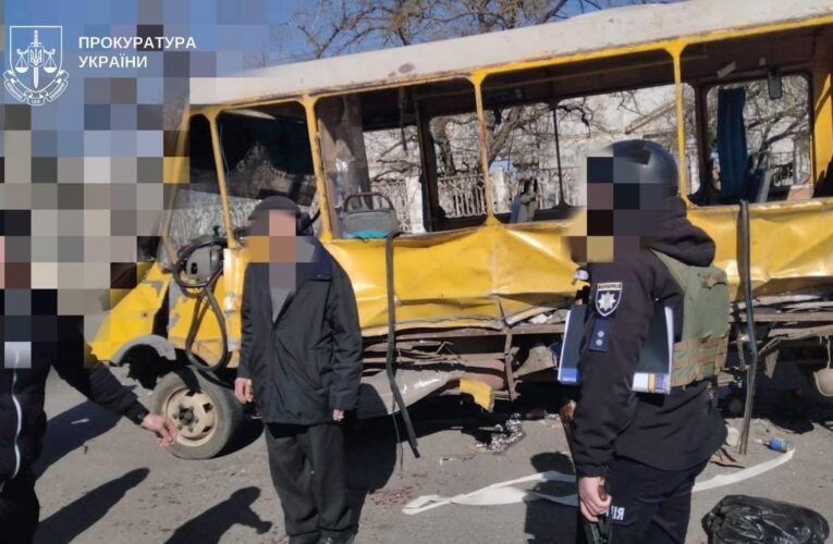 У Херсоні дрон атакував маршрутку, 19 поранених