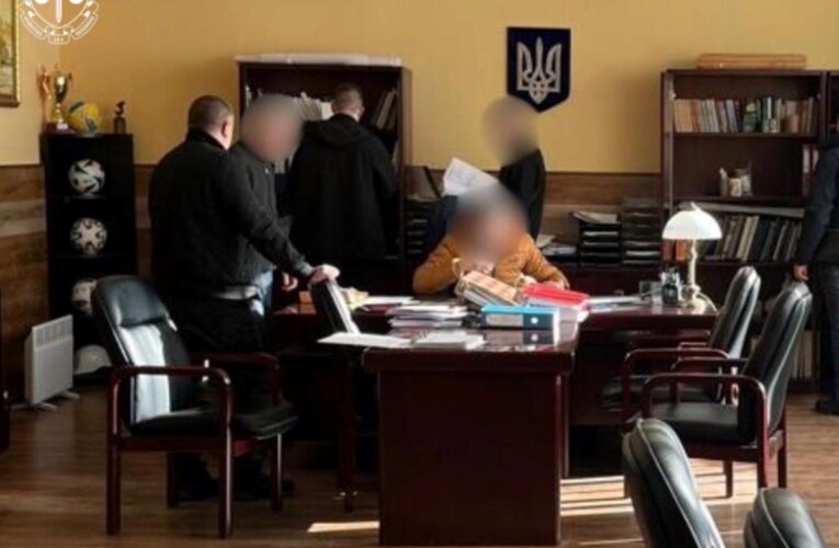 У Киві посадовці отримали підозри за фіктивне працевлаштування чоловіків