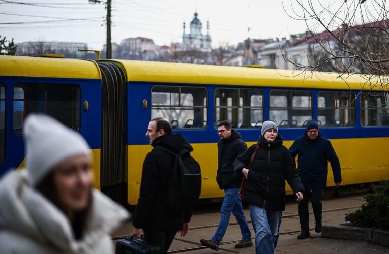 У Києві електротранспорт призупинив рух на окремих ділянках