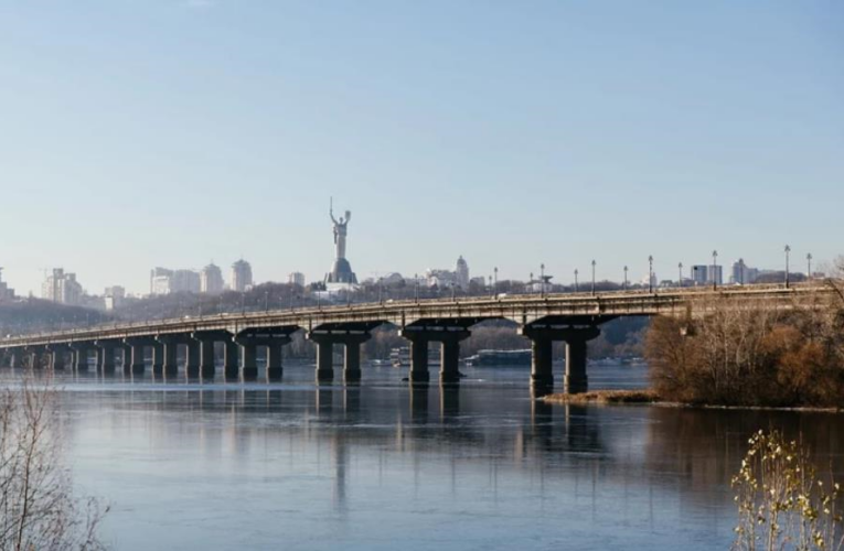 У Києві перевірили міст Патона та відповіли, чи безпечно ним їздити