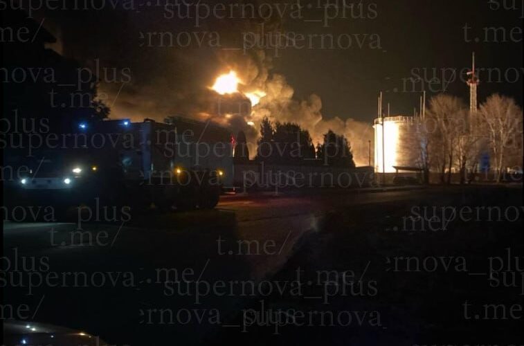 У Краснодарському краї вирує пожежа на нафтобазі