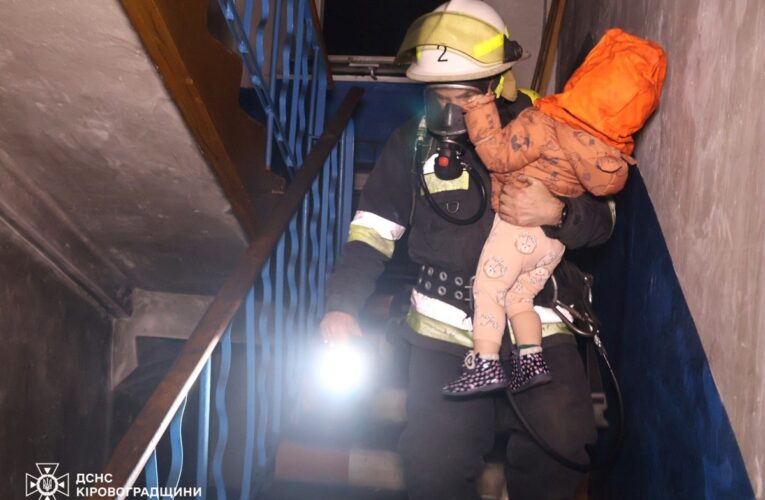 У Кропивницькому врятували 6 людей під час пожежі в багатоповерхівці