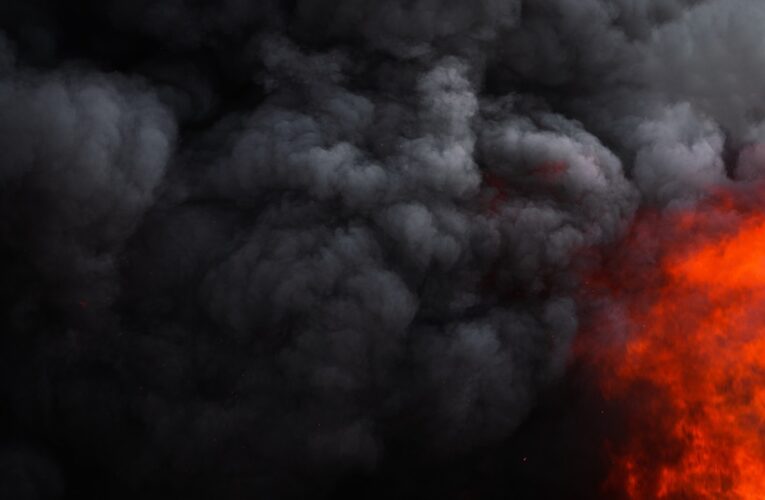 У Приморську другу добу палає нафтобаза, дим видно з супутника