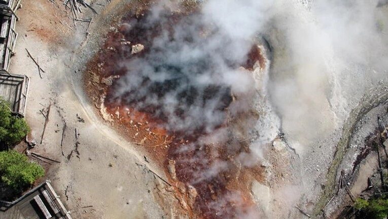 У США прокинувся найбільший у світі кислотний гейзер