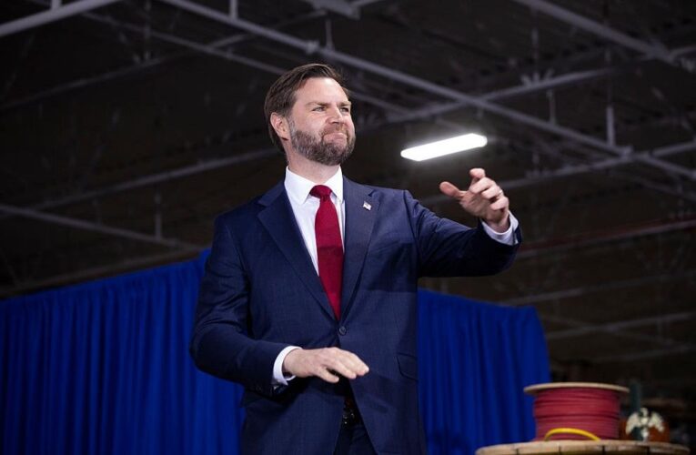 Уряд Угорщини анонсував візит Венса перед виборами