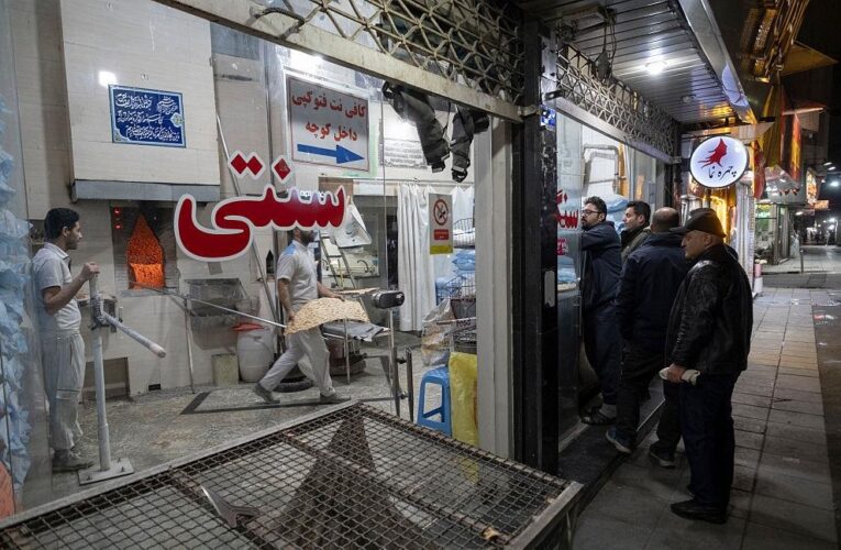 В Ірані перебої з хлібом після зупинки поставок зерна з РФ – ЗМІ