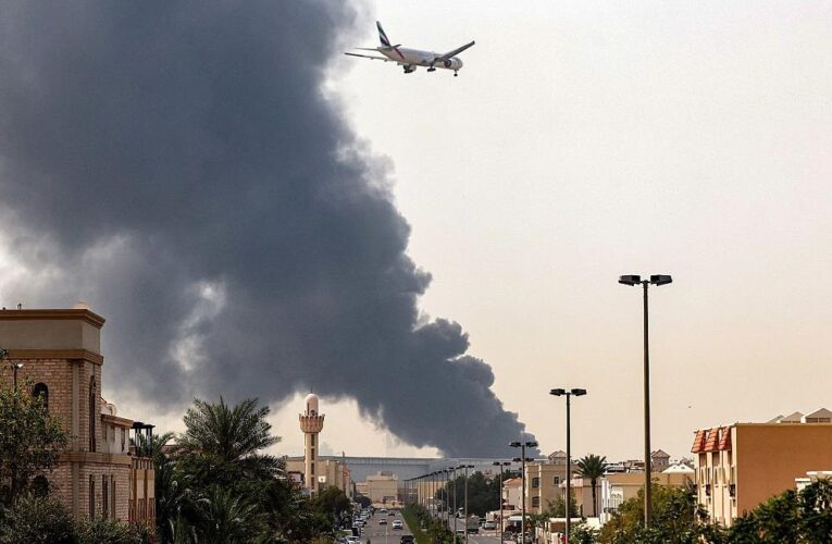 В ОАЕ заявили про атаку іранських дронів та ракет