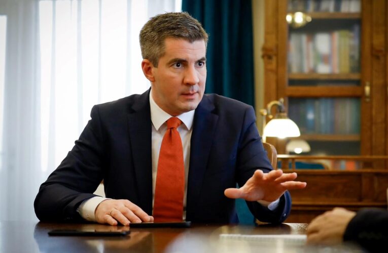 В Орбана готуються надовго “затримати” викрадені гроші Ощадбанку