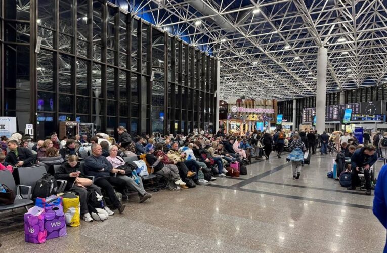 В Сочі скасували десятки авіарейсів через “найтривалішу атаку” БпЛА