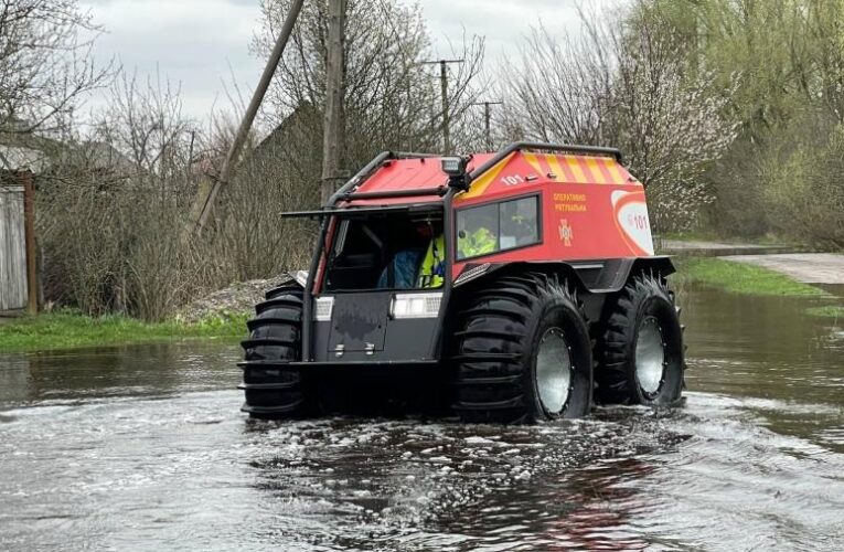 В Україні через дощі та відлигу почалися повені