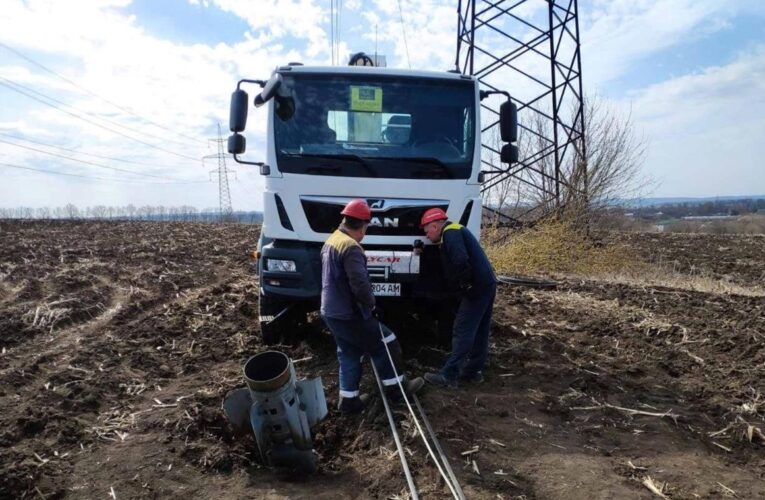 Відключення світла охопили сім областей України