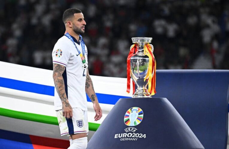 Відомий захисник завершив виступи за збірну Англії