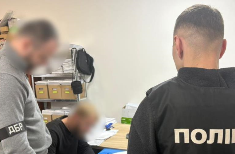 Військові незаконно звільнилися зі служби та отримали 100 000 грн виплат