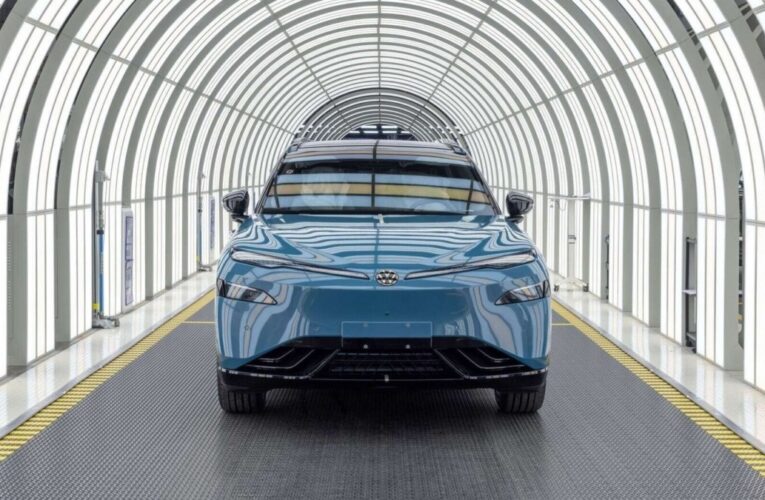 Volkswagen і XPeng запустили виробництво електрокросовера ID. Unyx 08