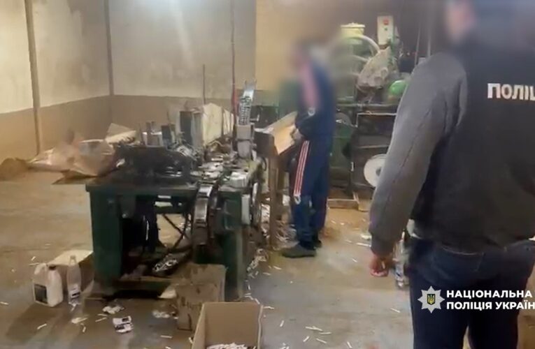 ДСР ліквідував підпільну тютюнову фабрику з виробництвом до 50 тисяч пачок сигарет на добу