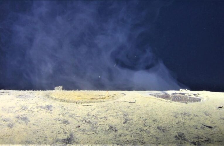 Затонулий радянський підводний човен випускає радіоактивні відходи в океан