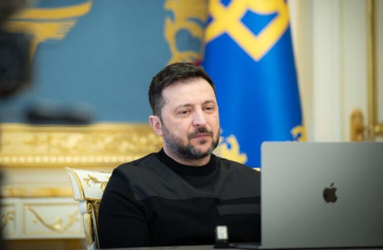 Зеленський анонсував розмову з представниками США