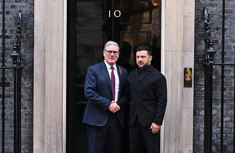 Зеленський прибув з візитом у Лондон