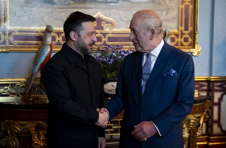 Зеленський зробив подарунок королю Великобританії