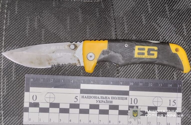 Житель Дніпра вдарив ножем представника ТЦК