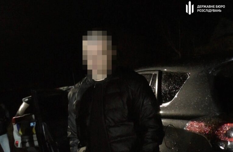 Зі зброєю “визволяв” мобілізованого друга: нацгвардійцю загрожує до 8 років