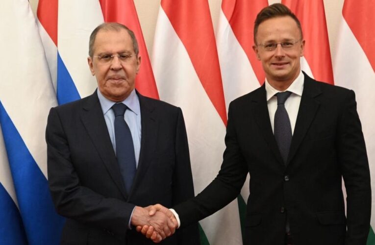 ЗМІ “злили” перехват розмови Сійярто та Лаврова