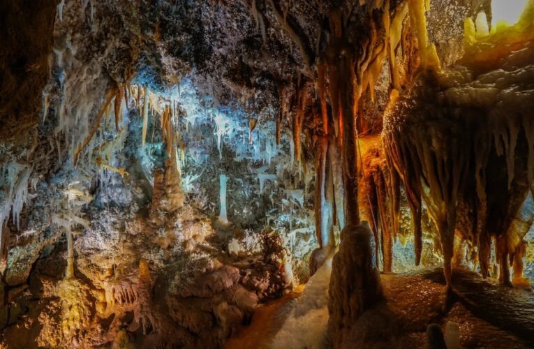 Знайдено найстарішу печеру на планеті