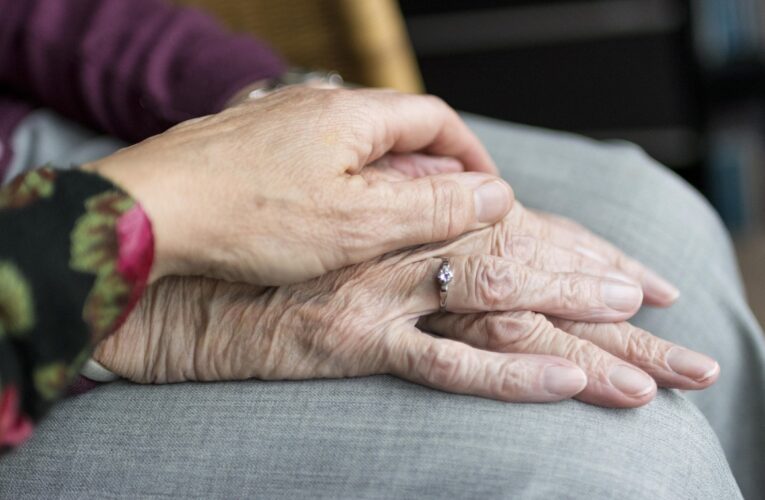 86-річну француженку затримали у США після переїзду до коханого юності