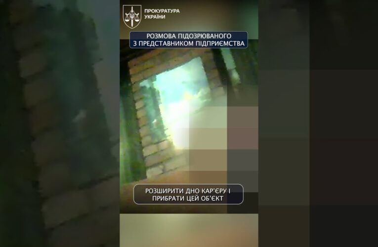 Посадовець Укрзалізниці вимагав $100 000 готівкою: отримав їх разом із підозрою