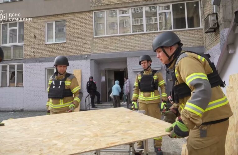 У Сумах впродовж дня тривали аварійно-відновлювальні роботи на місці російської нічної атаки