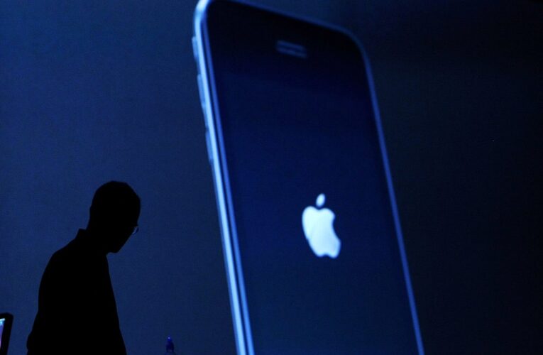 Apple офіційно зупинила платежі в App Store у Росії