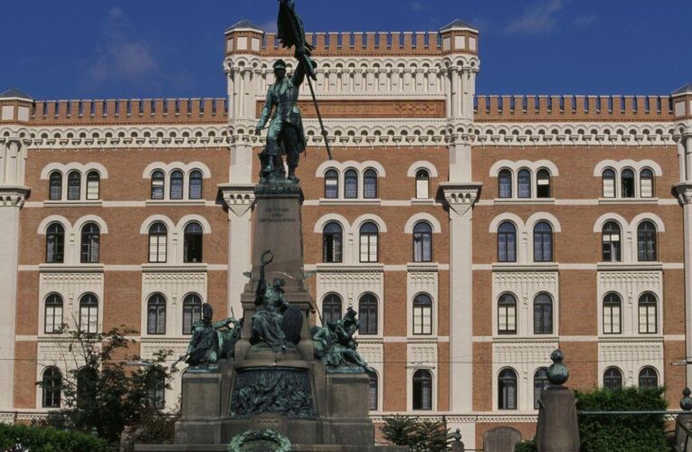 Австрія закрила небо для військових літаків США