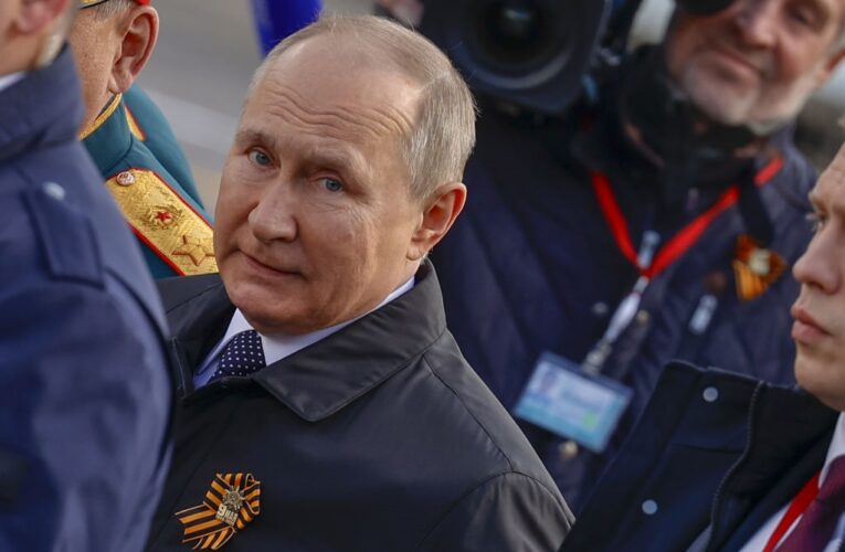 Бесіда з Трампом: навіщо Путіну “тиша” на 9 травня