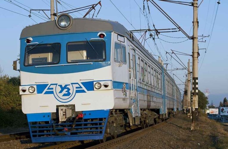 Через надзвичайну подію затримується низка поїздів