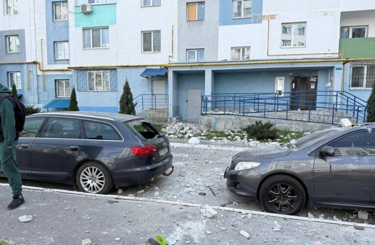 Дрон влучив у дах багатоповерхівки в Харкові