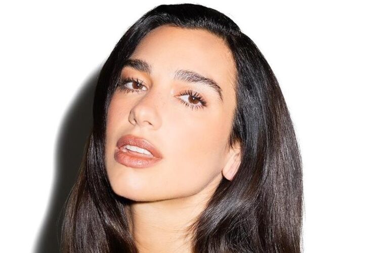 Дуа Ліпа придбала пікап для ЗСУ