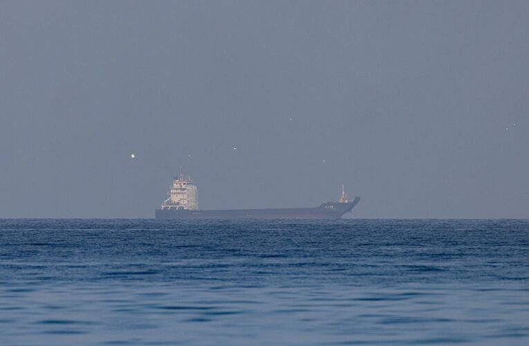 Два судна, пов’язані з Іраном, пройшли через Ормуз попри блокаду США – ЗМІ