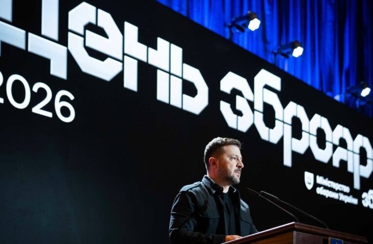 Володимир Зеленський вручив державні нагороди українським зброярам