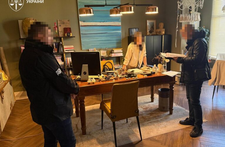 Екскерівник міграційної служби Хмельниччини приховав майно на понад 30 млн