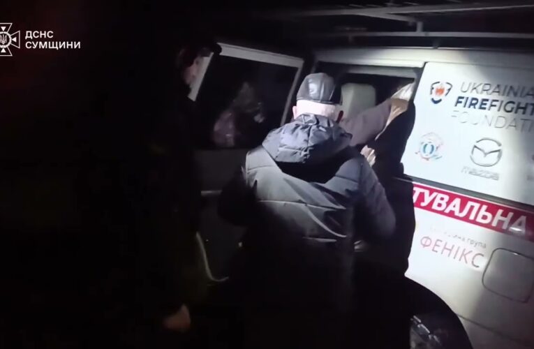 Рятувальники евакуювали жінку та чоловіка зі Зноб-Новгородської громади