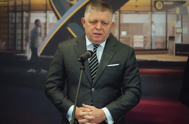 Фіцо звернувся до переможця виборів в Угорщині