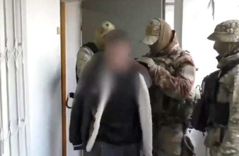 ФСБ затримала кримчанина за схвалення ударів ЗСУ по нафтобазі