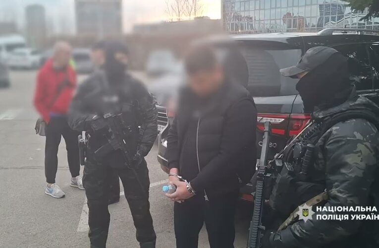 Продавали бронь та виїзд за кордон: Нацполіція затримала учасників схеми
