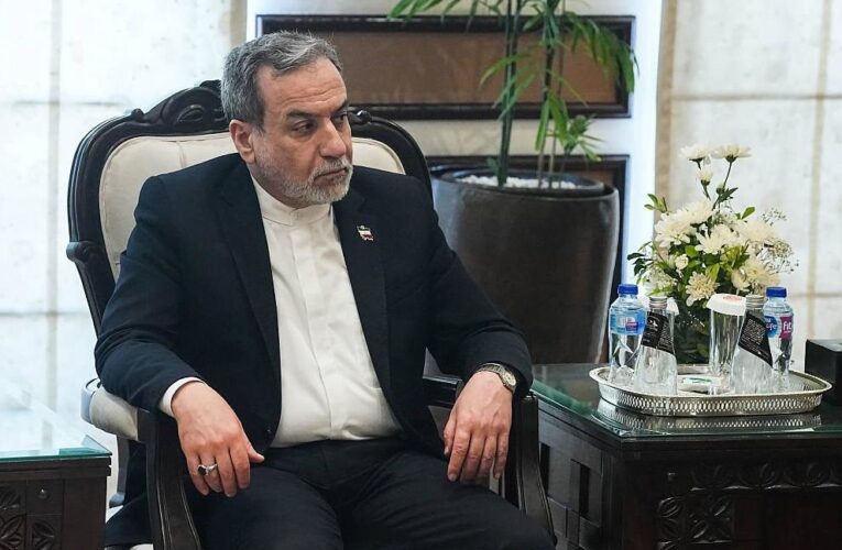 Глава МЗС Ірану приїде в Пакистан на переговори з американцями – ЗМІ